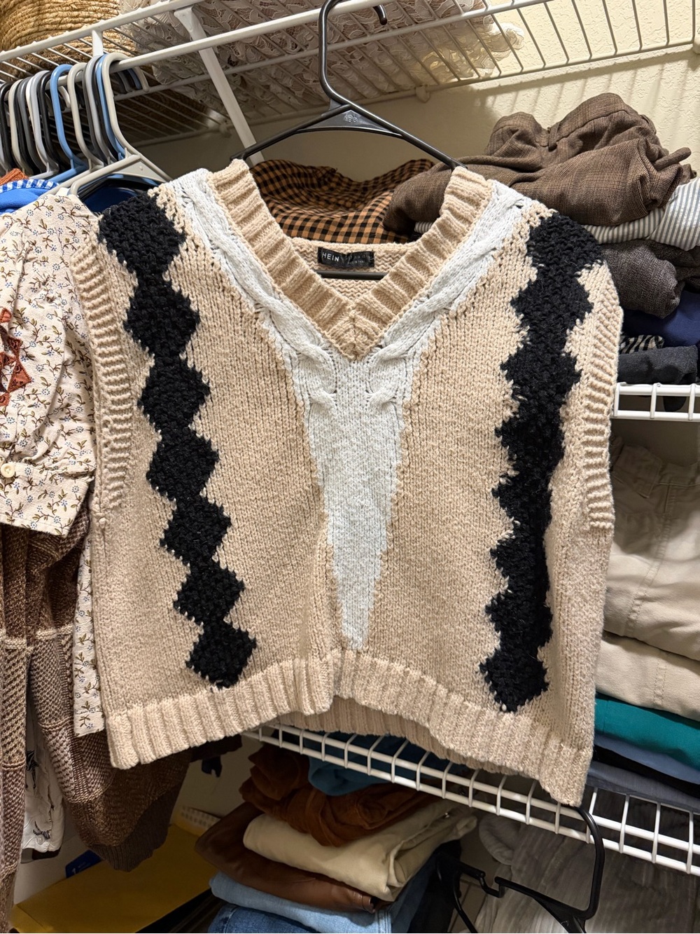 SHEIN Beige and Black V-Neck Knit Vest with Ivory Chevron